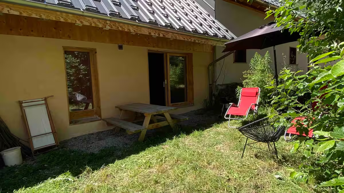 Chalet en &eacute;t&eacute; - vue 2